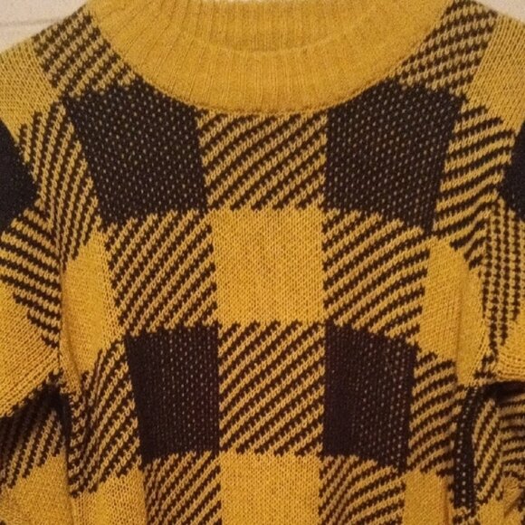 Cozy Yellow and Black Checkered Sweater Size Large - Picture 5 of 11